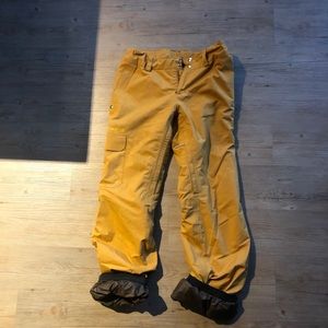 Women’s Patagonia insulated snow pants (M)